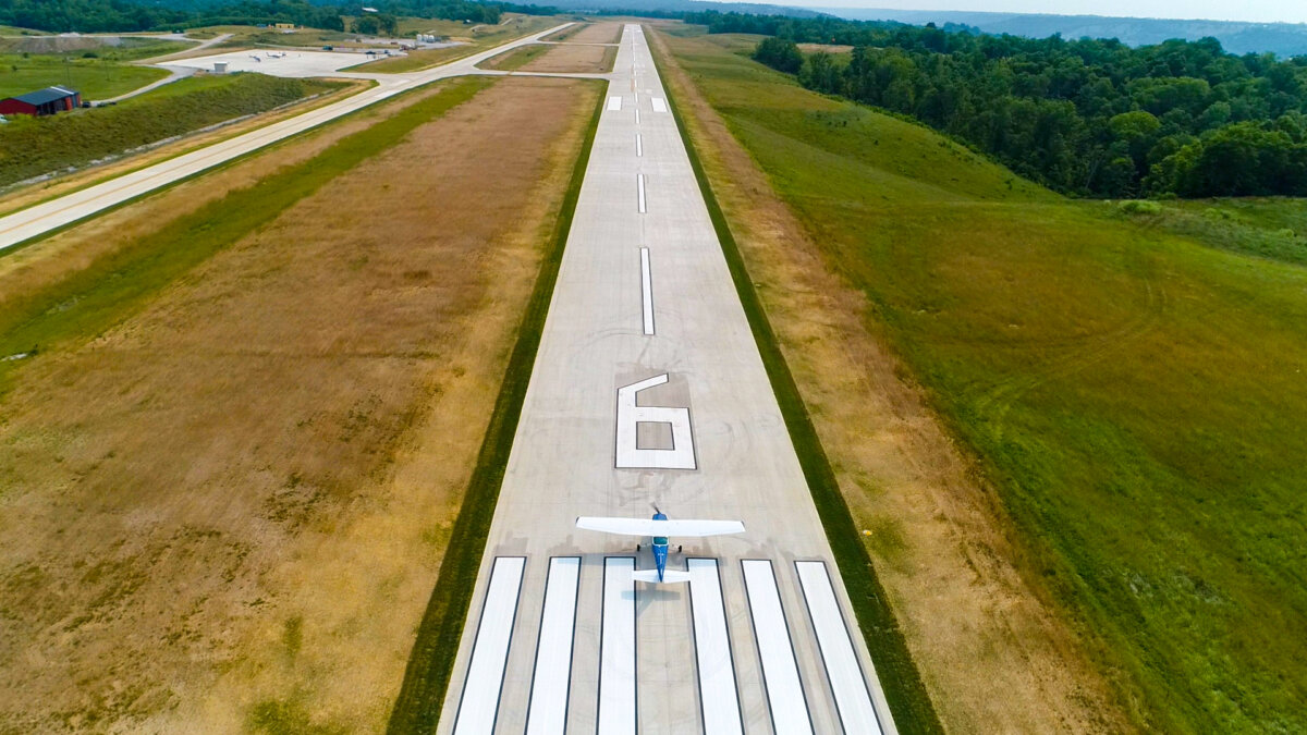 State Of Kentucky Celebrates The Opening Of New Airport In Gallatin   Opening Day 8GK 01 1200x675 